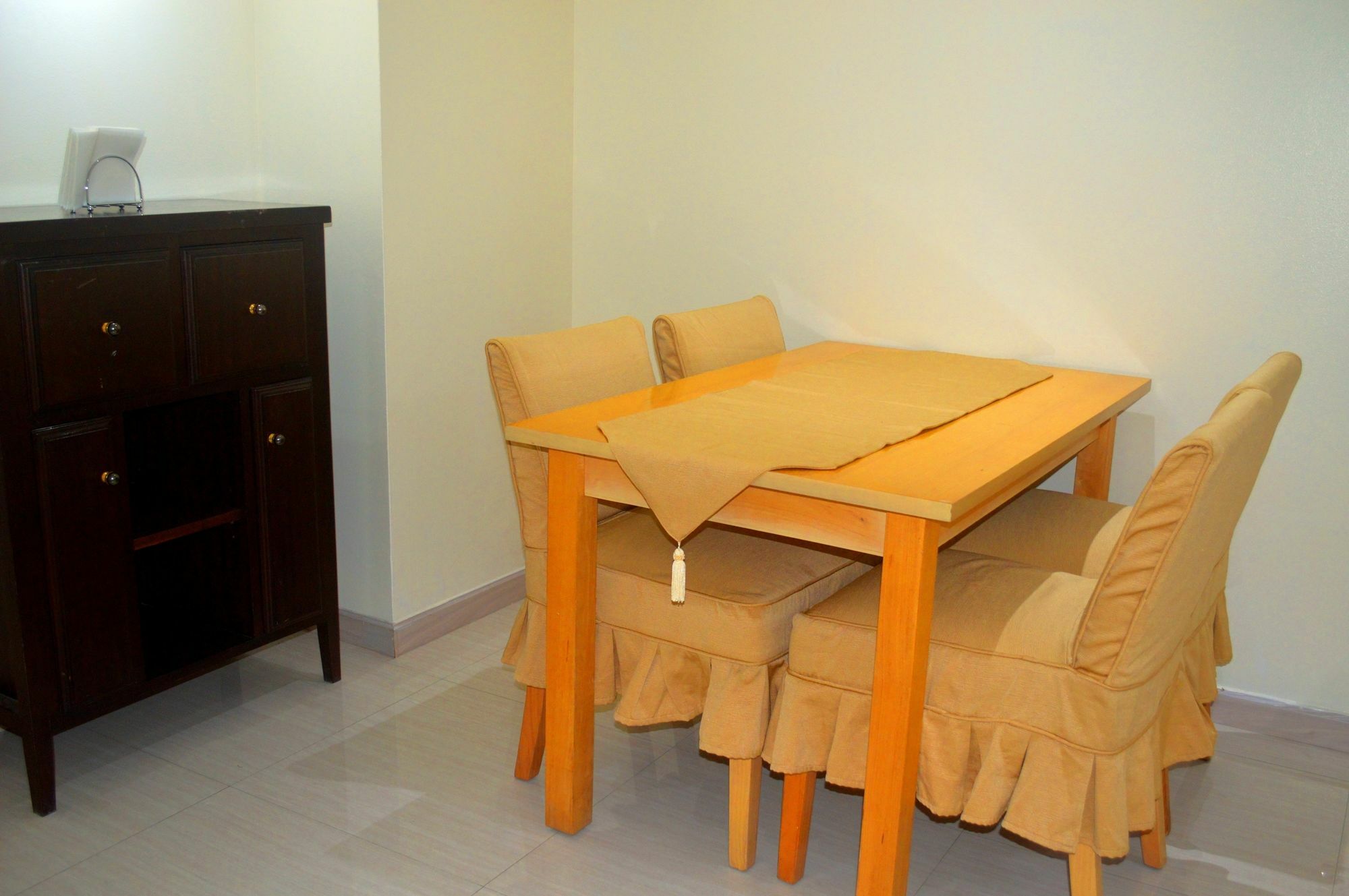 South Of Market Private Residences Тагуиг Екстериор снимка