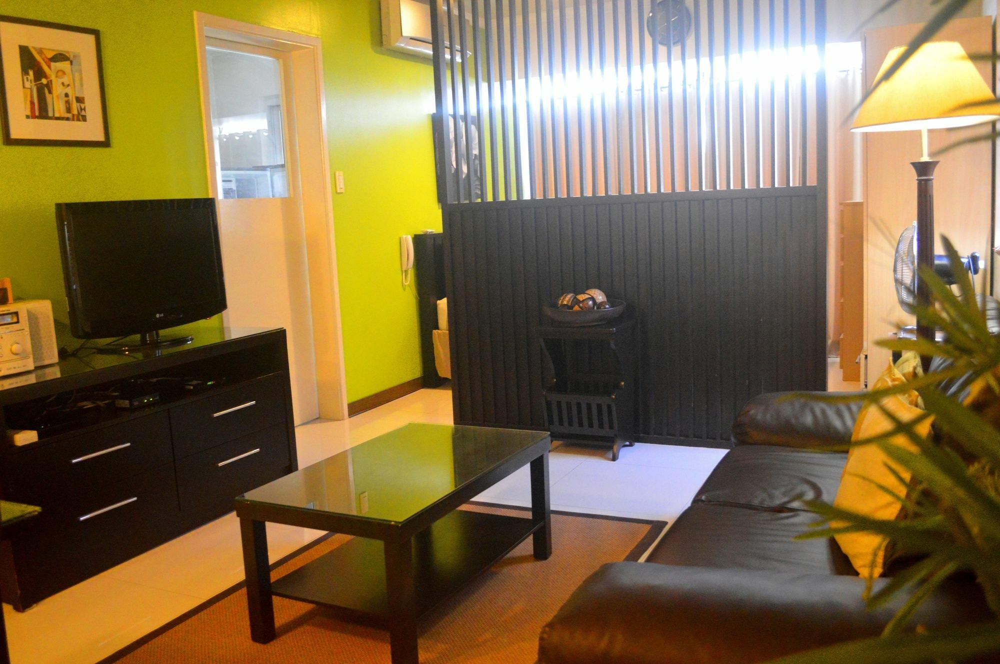 South Of Market Private Residences Тагуиг Екстериор снимка